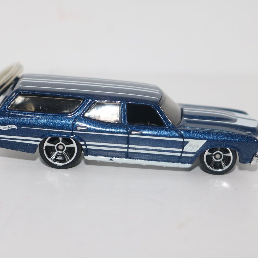 Hot Wheels Wagons 1970 Chevelle SS Wagon CUSTOM keychain - Picture 3 of 6